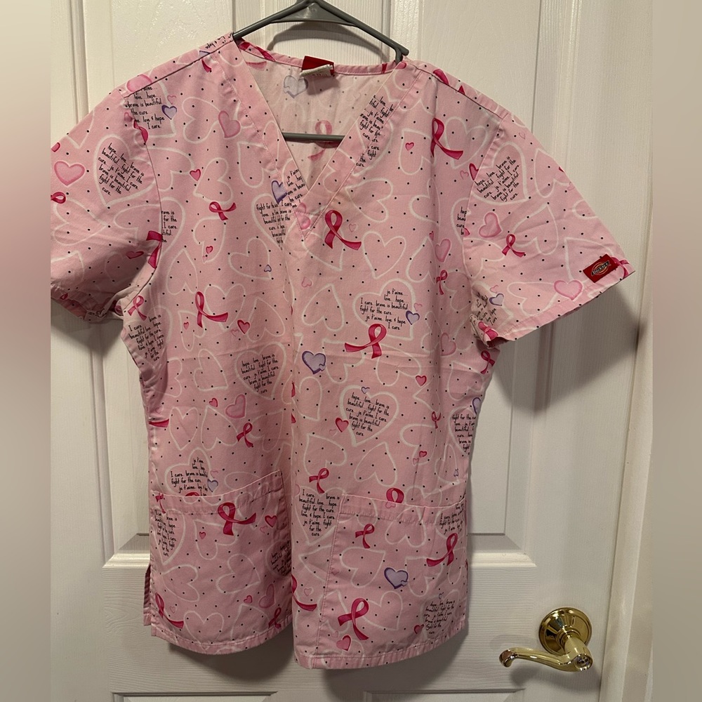 Pink top is a Dickies brand medium. Black is Cherokee fits like a medium.